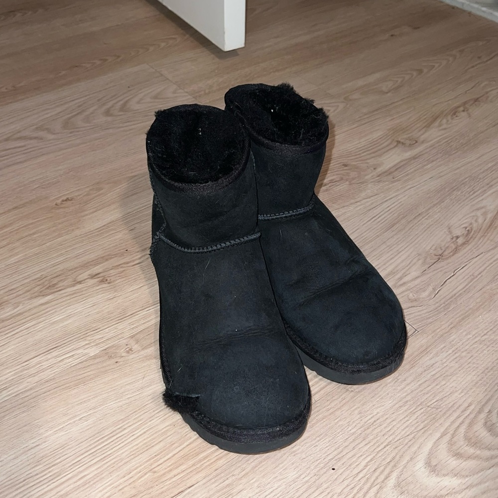 Ugg Mini Boots - Picture 1 of 3